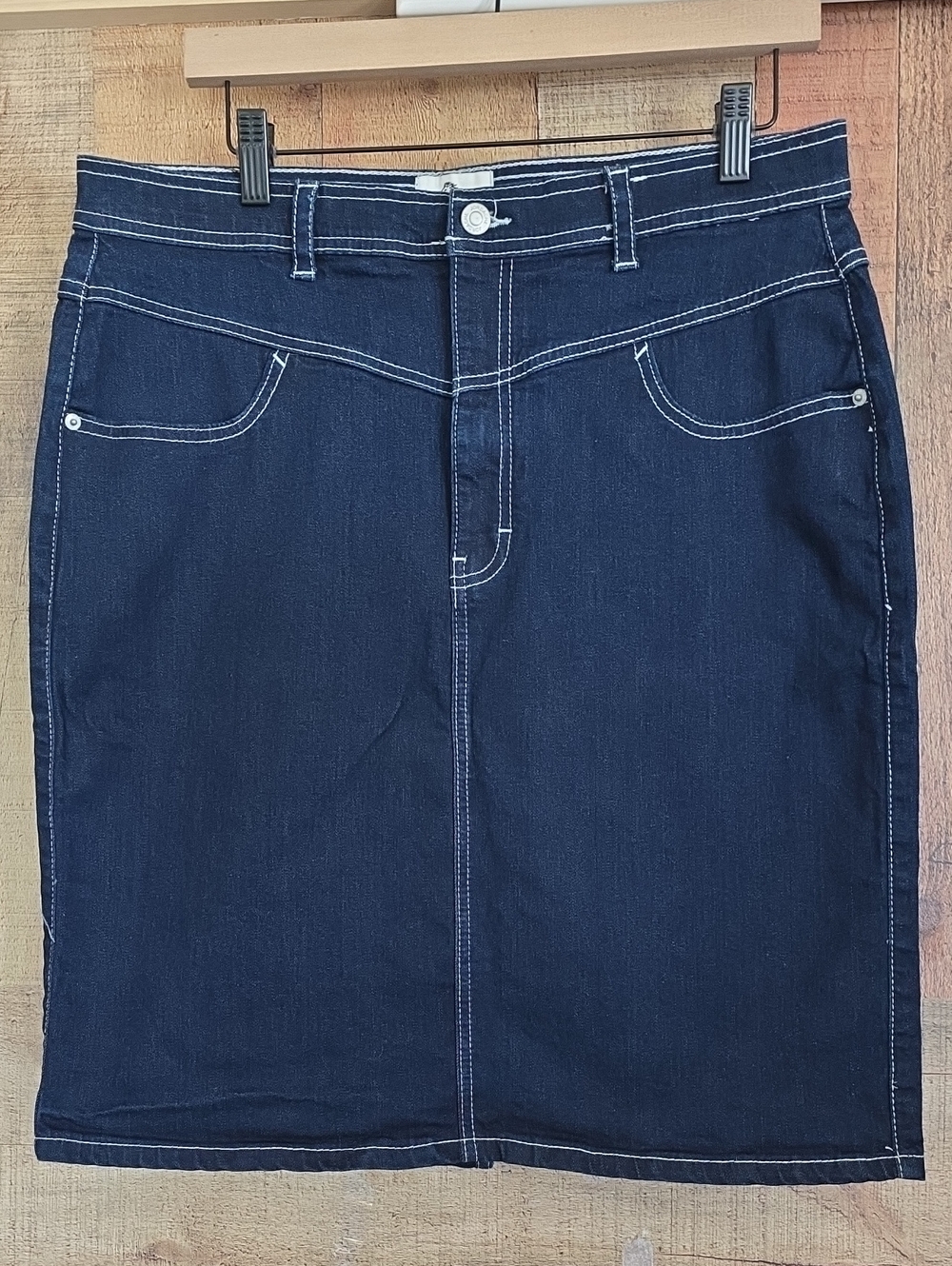 Jordache Vintage Dark Indigo Jeans with White Stitching